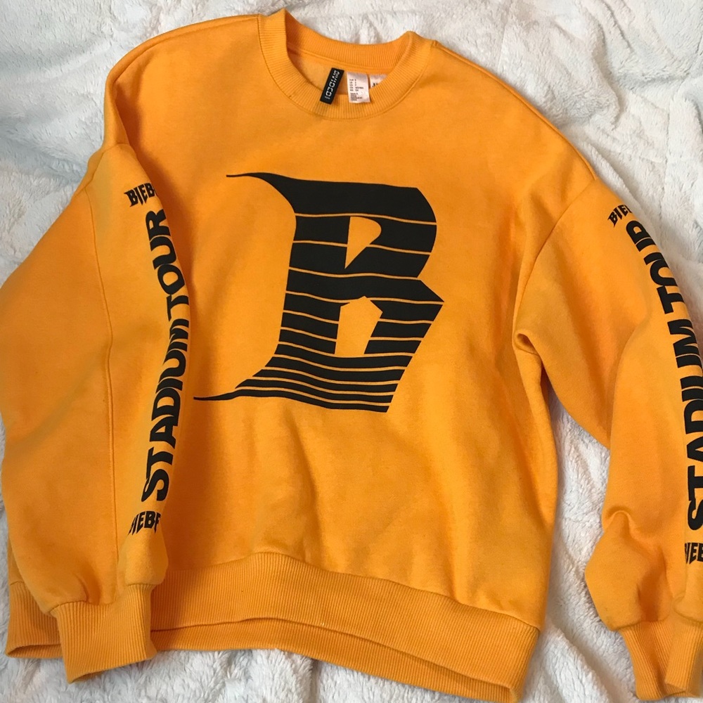 ✨JB Purpose Tour Stadium March x H&M Pullover✨